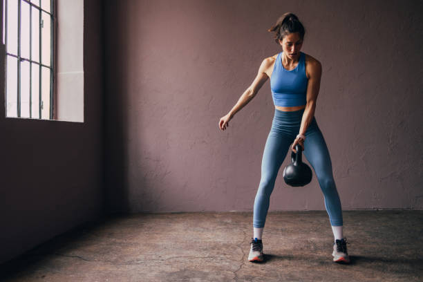 Corredor combinando entrenamiento de fuerza y flexibilidad con el running.